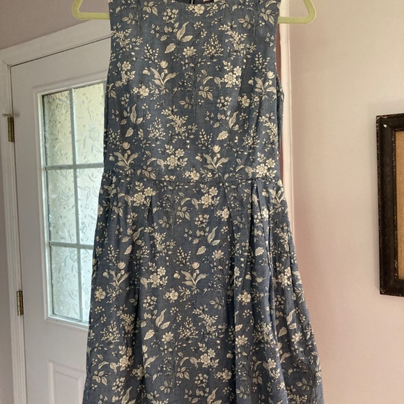 Gap Sleeveless Floral Fit and Flare Cotton Dress with Pockets - Picture 3 of 5